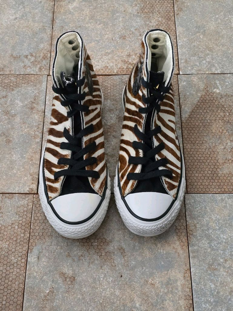 (235)컨버스 척테일러 올스타 지브라 송치 하이 스니커즈 운동화--1