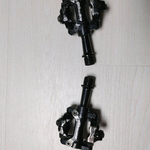 트렉 본트래거 콤프 MTB 페달 세트 클릿페달 팝니다.(시마노클릿호환됨) 택포4만