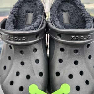 크록스 여성 플랫폼 클로그 슬리퍼 블랙 W6새상품입니다.