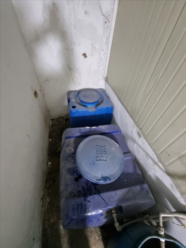 사각 물탱크 200 + 400 + 100?? 리터 일괄 판매합니다 이미지