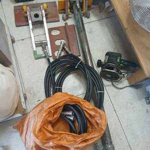 시몬스마루철거유압기,사쿠리(마루철거전홈파는)