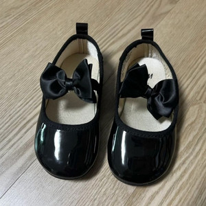 H&M 아기 검정에나멜 리본 구두 22사이즈