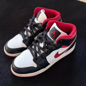[250] 나이키 조던 1 짐레드 미드 블랙화이트
