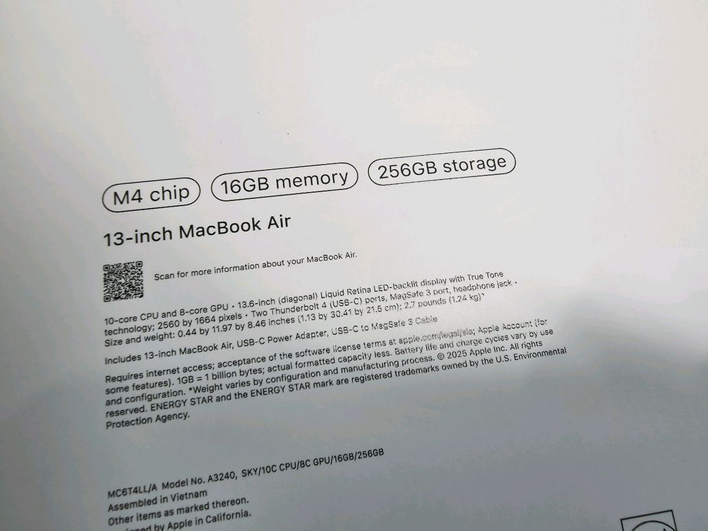 맥북 에어 13 M4 16GB 256GB 판매합니다.--2