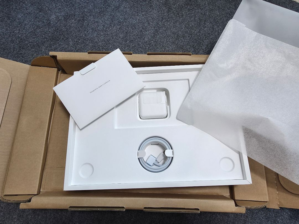 맥북 에어 13 M4 16GB 256GB 판매합니다.--3