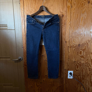 톰포드 청바지 판매 합니다.