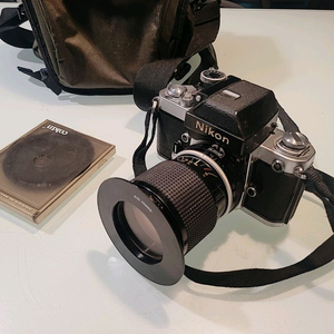 니콘 F2 필름 카메라와 Zoom-NIKKOR 43~86mm 1:3.5 렌즈 함께 판매 이미지