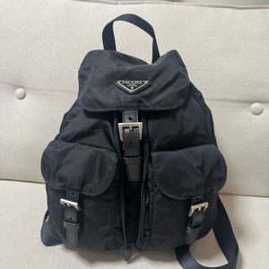 프라다 벨라 백팩 스몰