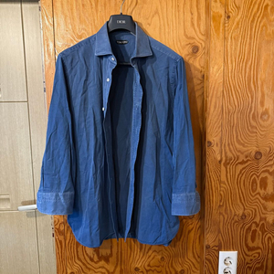 톰포드 데님 셔츠 판매 합니다(청 셔츠)