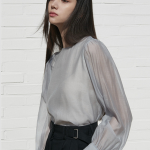 주르티 시스루 라운드 블라우스