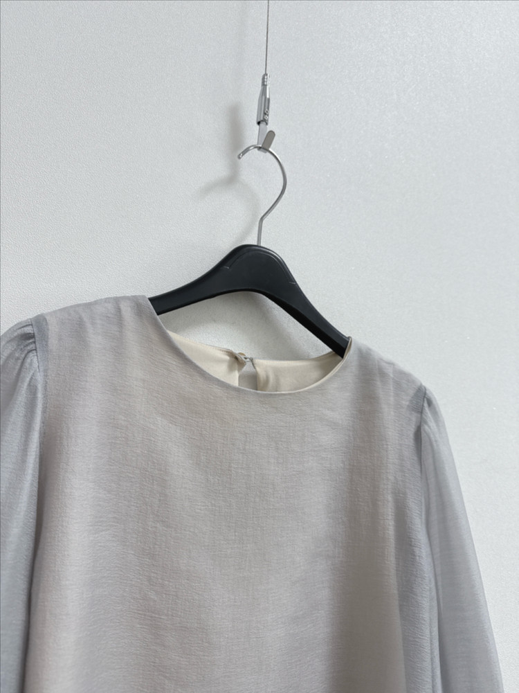 주르티 시스루 라운드 블라우스--3