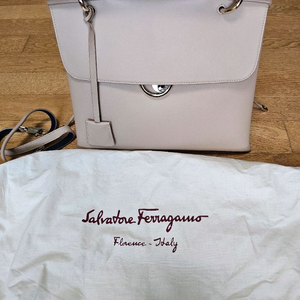 페라가모 간치니 톱핸들백 이미지