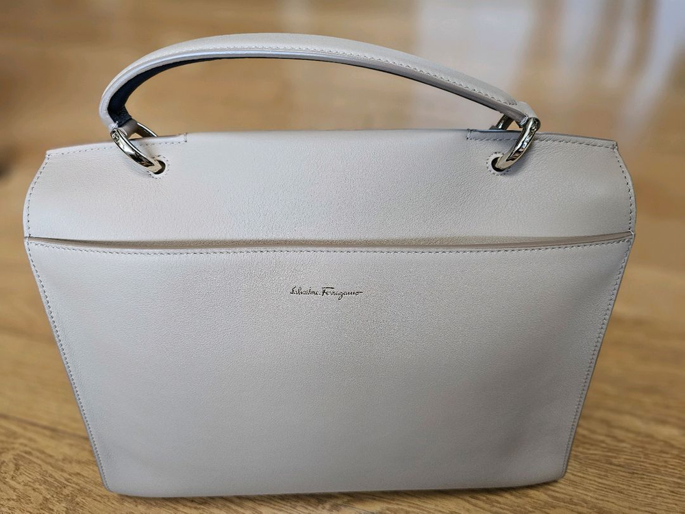 페라가모 간치니 톱핸들백 이미지