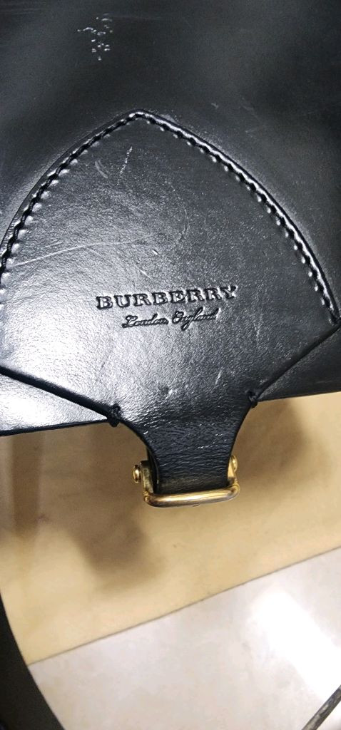 버버리 통가죽 플랩 크로스백--1