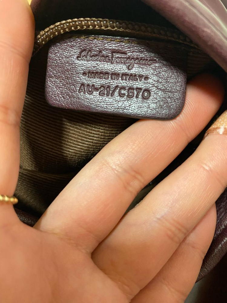 정품 페라가모 호보백 이미지