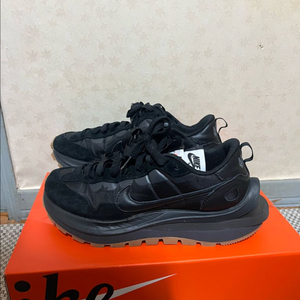 나이키 사카이 베이퍼 와플 블랙 앤 검 260