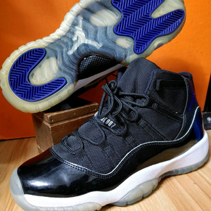 (거의새것)나이키 에어 조던11레드로 스페이스 잼(표기245추천240)