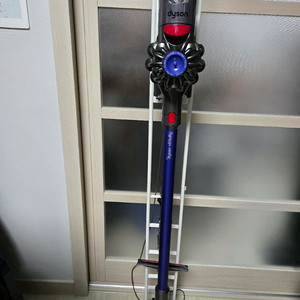 다이슨V8무선청소기 이미지