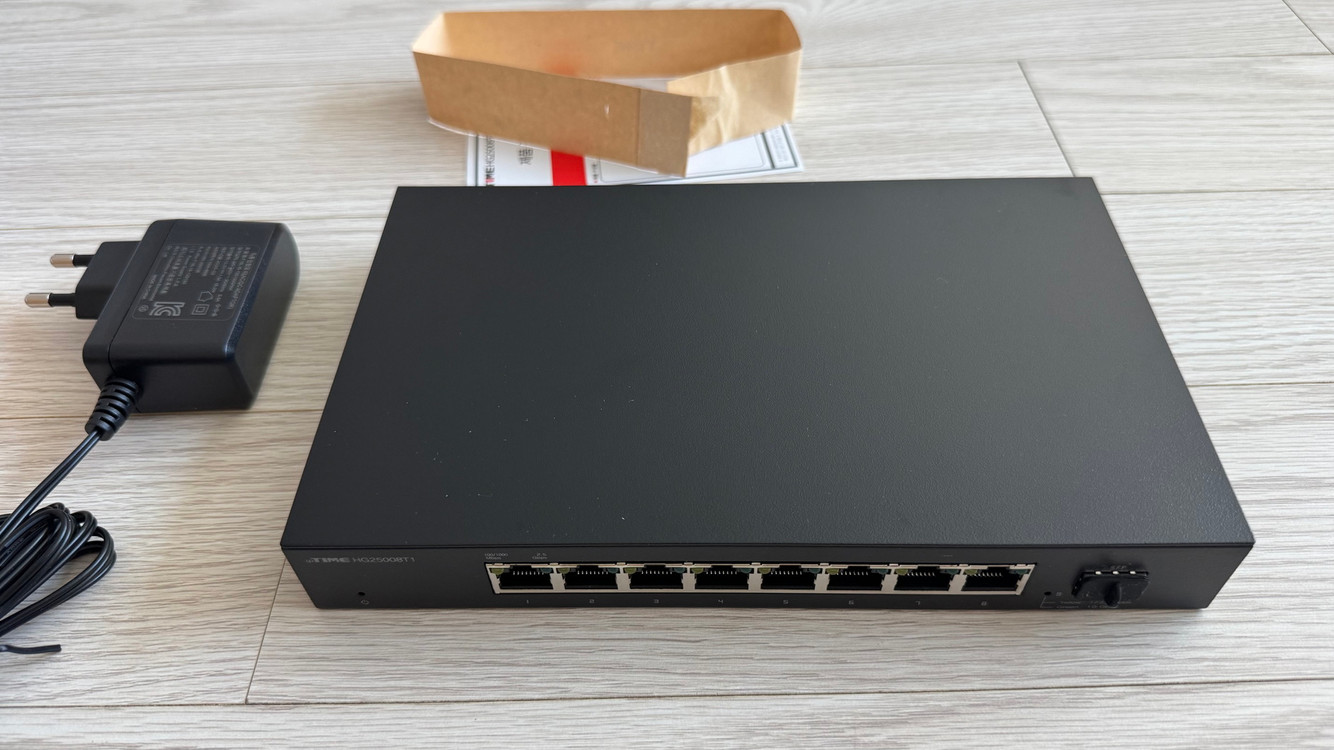 ipTIME 2.5기가 스위칭허브 HG25008T1 8포트+SFP 1포트 이미지