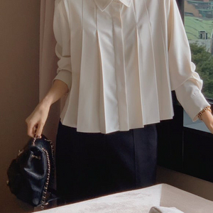 애프터글로우 플리츠 블라우스