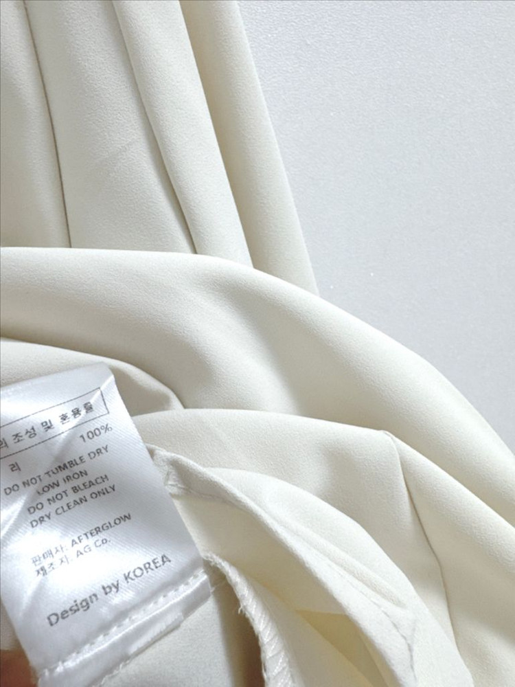 애프터글로우 플리츠 블라우스--6