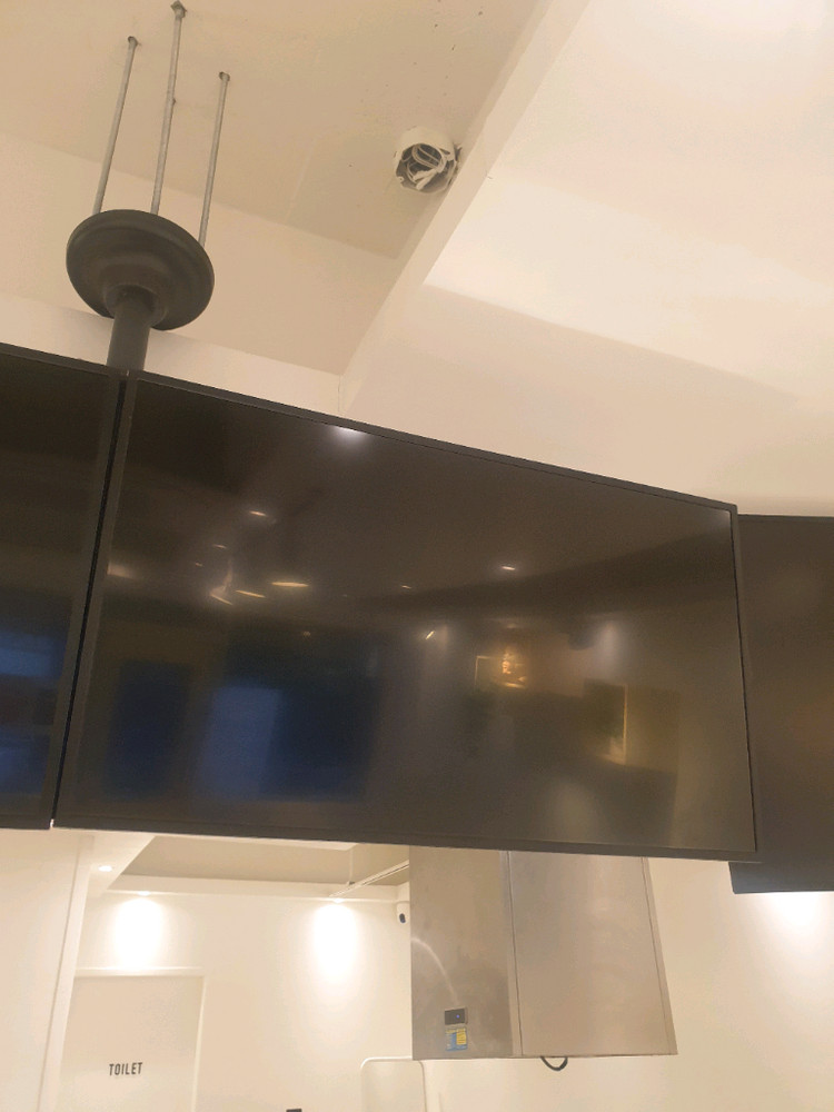 [23년 10월식] 삼성 32인치 4K UHD 스마트 사이니지 모니터 이미지