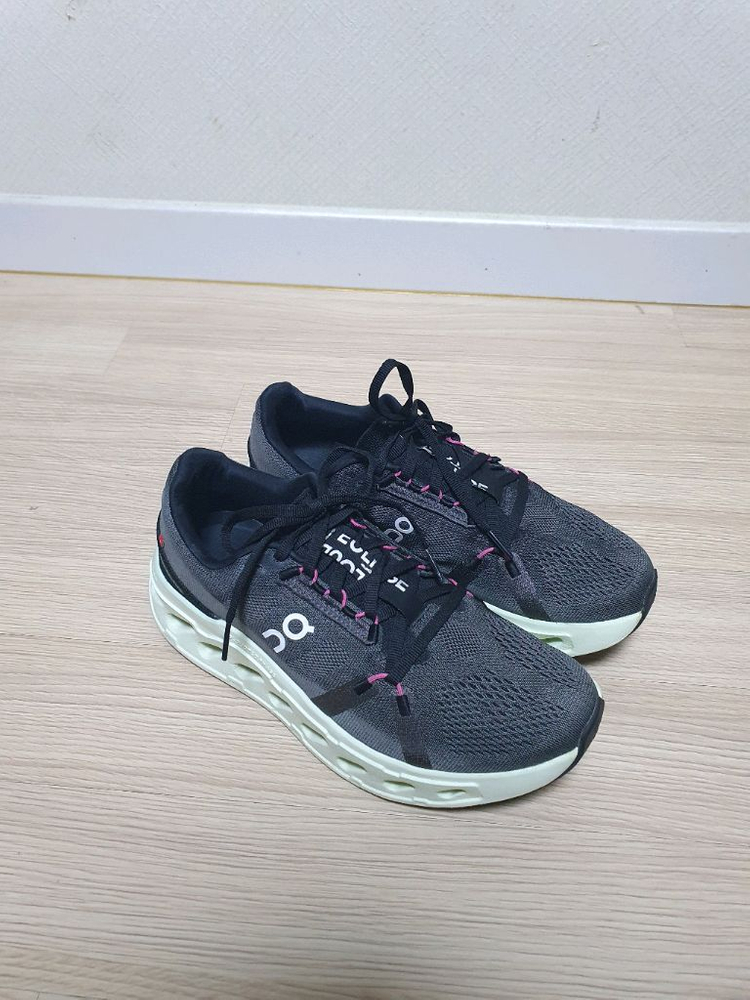 온러닝 클라우드 이클립스 러닝화 260 이미지