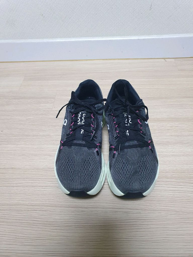 온러닝 클라우드 이클립스 러닝화 260 이미지