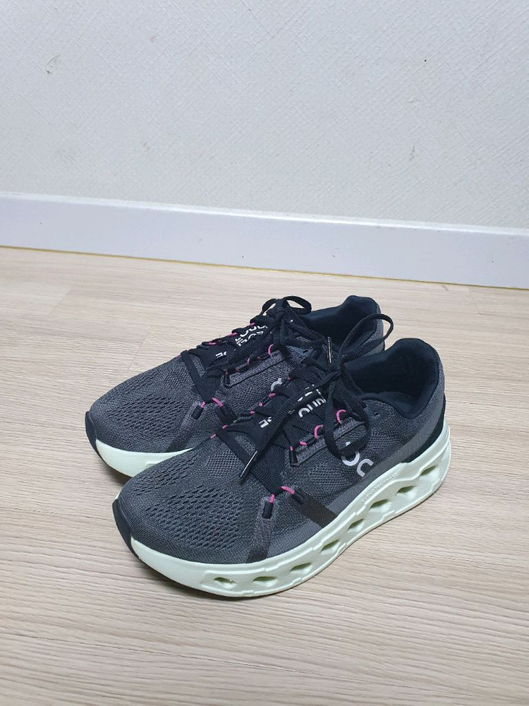 온러닝 클라우드 이클립스 러닝화 260 이미지