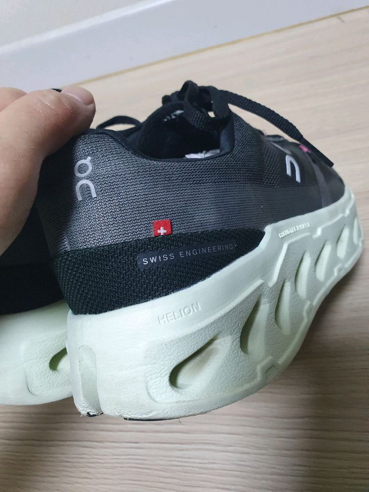 온러닝 클라우드 이클립스 러닝화 260 이미지