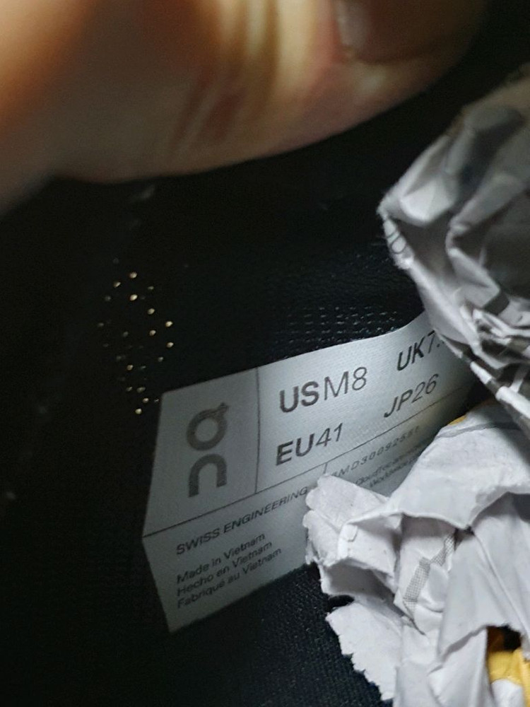 온러닝 클라우드 이클립스 러닝화 260 이미지