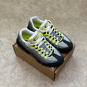 에어맥스 95 OG 네온 2020 260 판매합니다