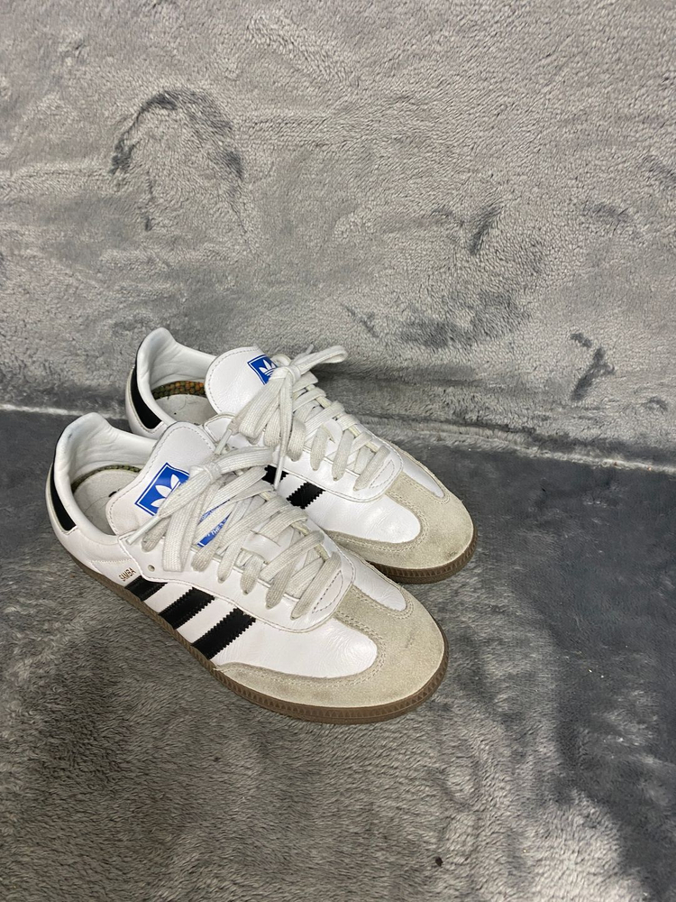 아디다스 스니커즈 240 이미지