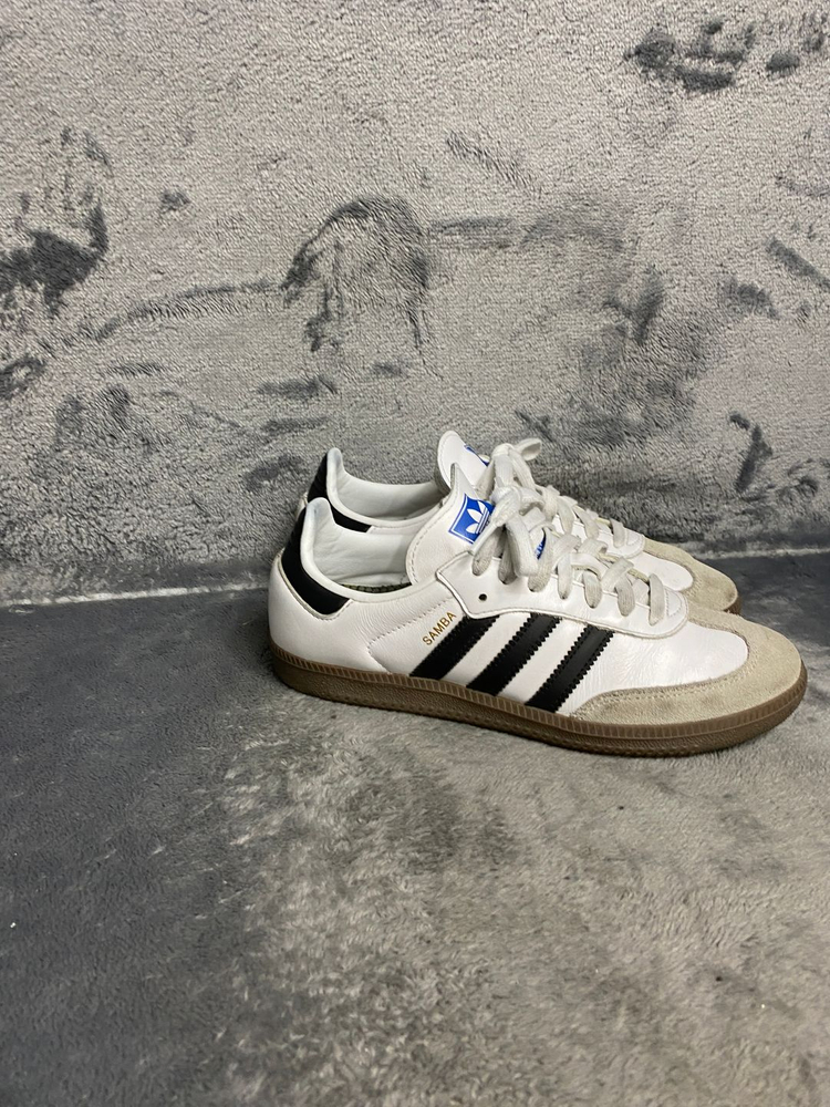 아디다스 스니커즈 240 이미지