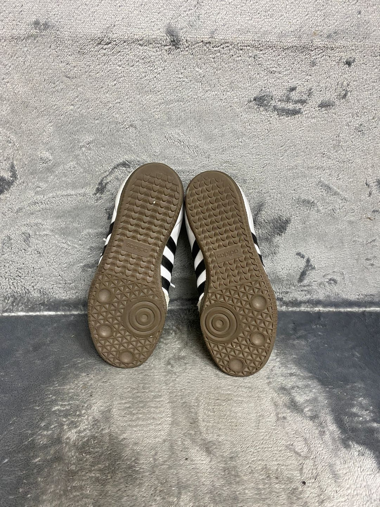 아디다스 스니커즈 240 이미지