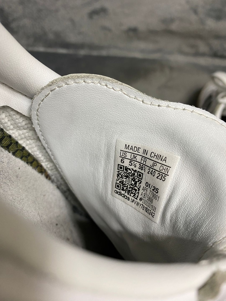 아디다스 스니커즈 240 이미지