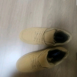 베이지 스니커즈 270