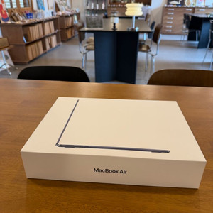 [미개봉/새제품] 맥북에어 M3 13 (램16G/10코어) 정가 159만 140만 급처