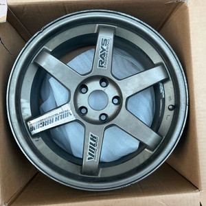 18인치 휠 두짝 9j+15 제네시스 쿠페 이미지