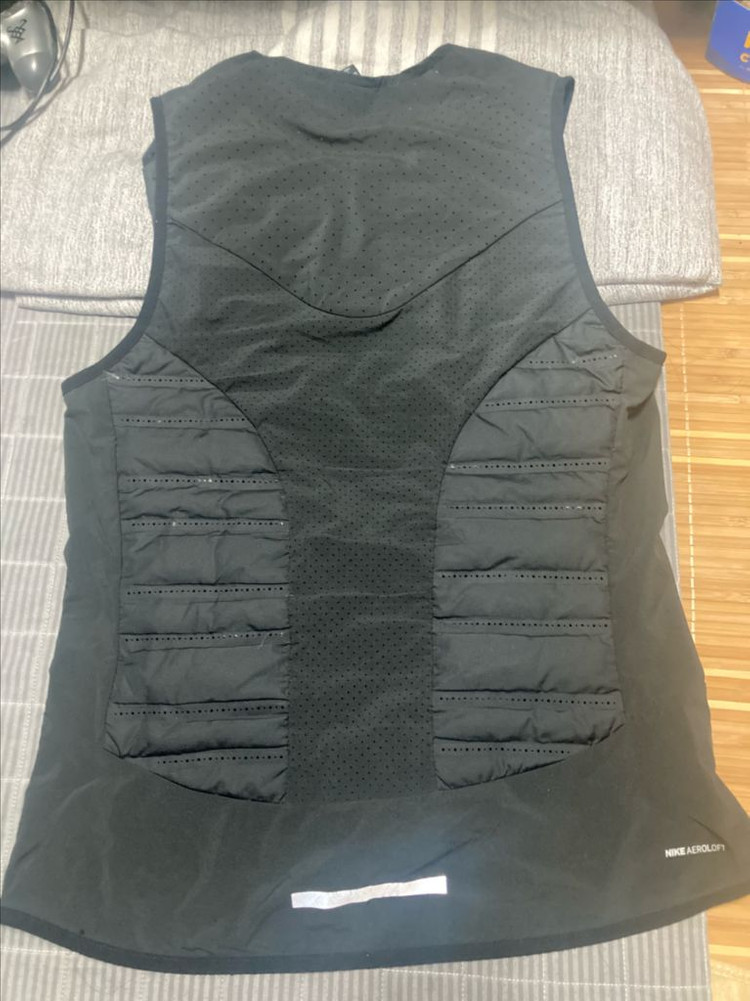 나이키 러닝자켓 에어로로프트자켓과조끼 일괄 판매합니다--4