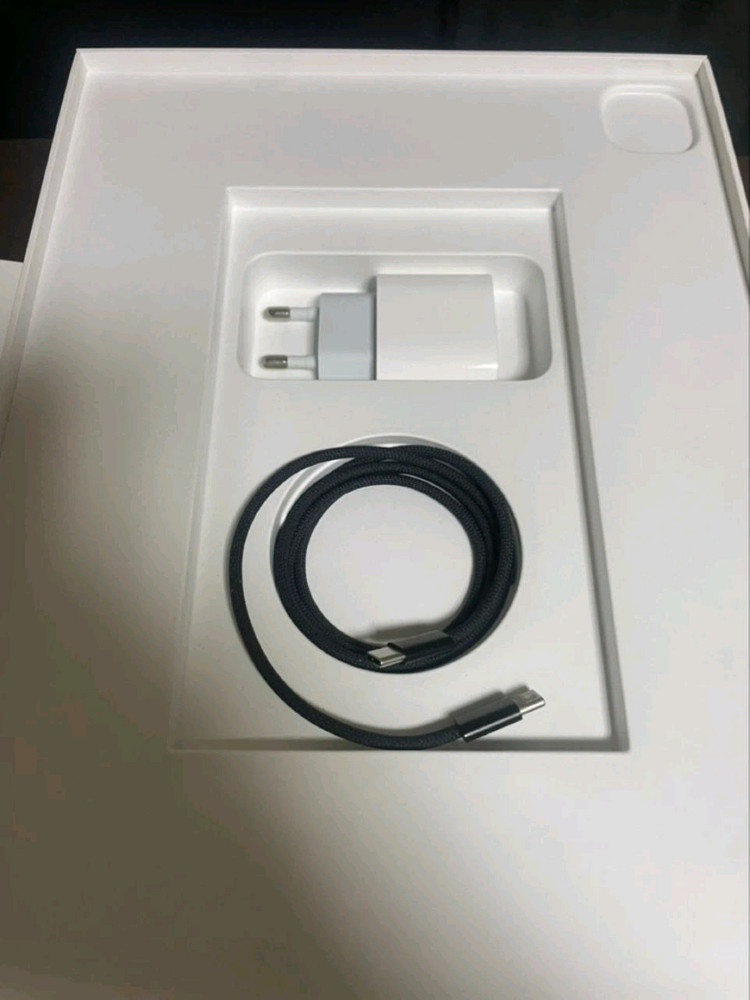 아이패드 프로 13 m4 256 셀룰러 풀박 팝니다--4