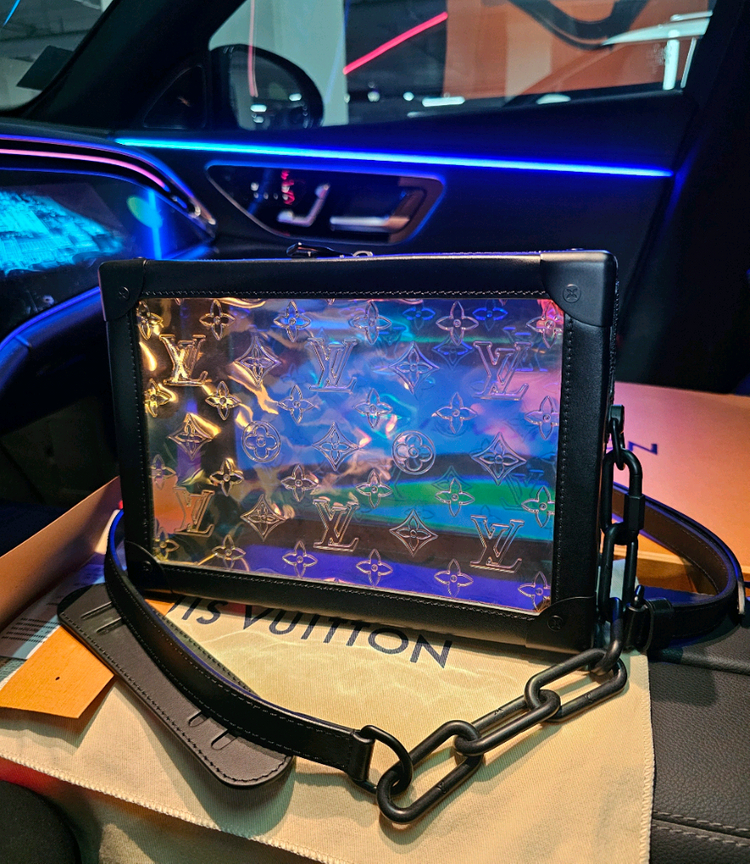 루이비통 모노그램 프리즘 소프트 트렁크 크로스백 버질 (새상품)--1