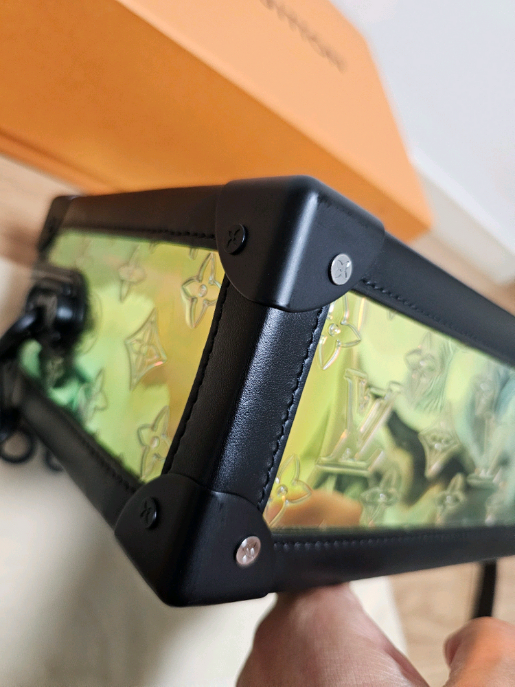 루이비통 모노그램 프리즘 소프트 트렁크 크로스백 버질 (새상품)--7