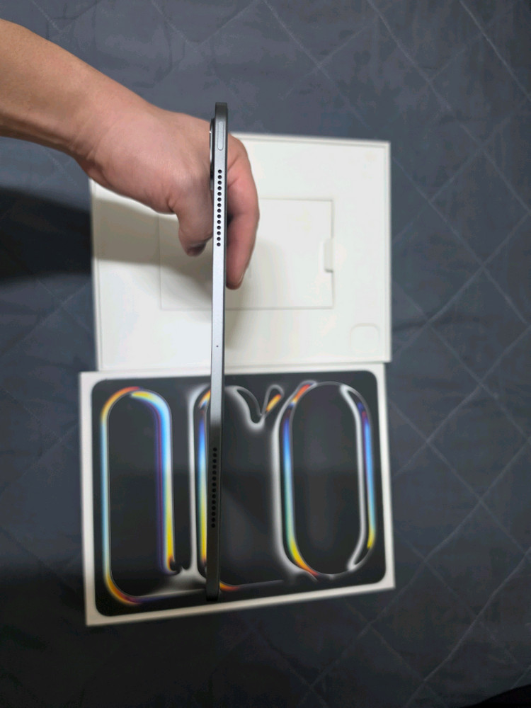 아이패드 프로13 m4 256기가 와이파이 풀박스 팝니다--2