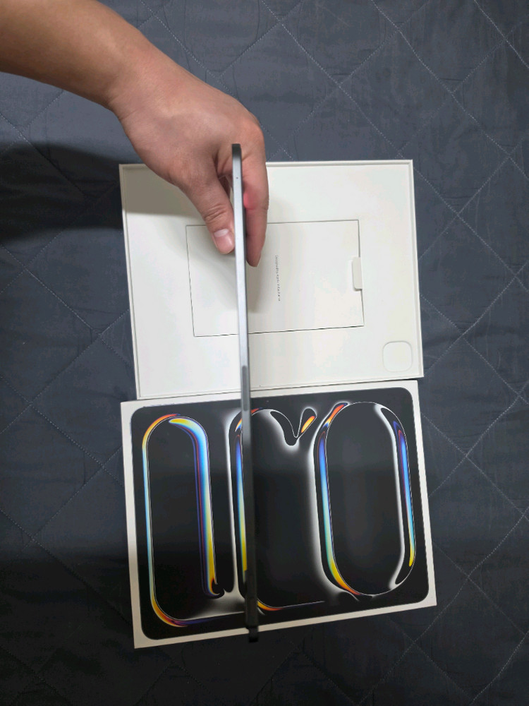 아이패드 프로13 m4 256기가 와이파이 풀박스 팝니다--3