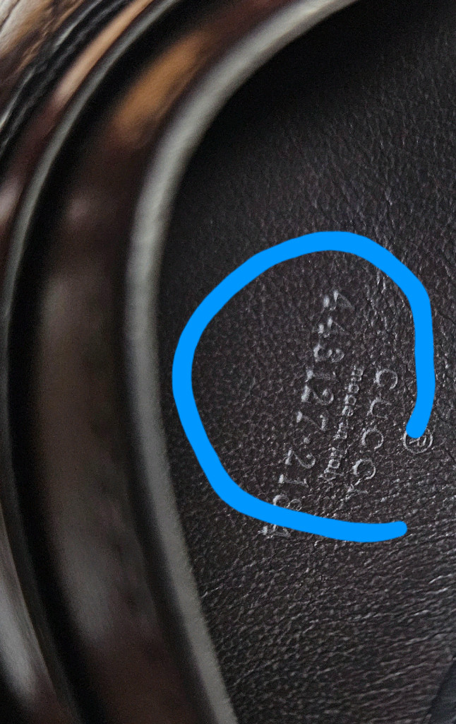 구찌 카드지갑 정품입니다 모델 번호 443127--5