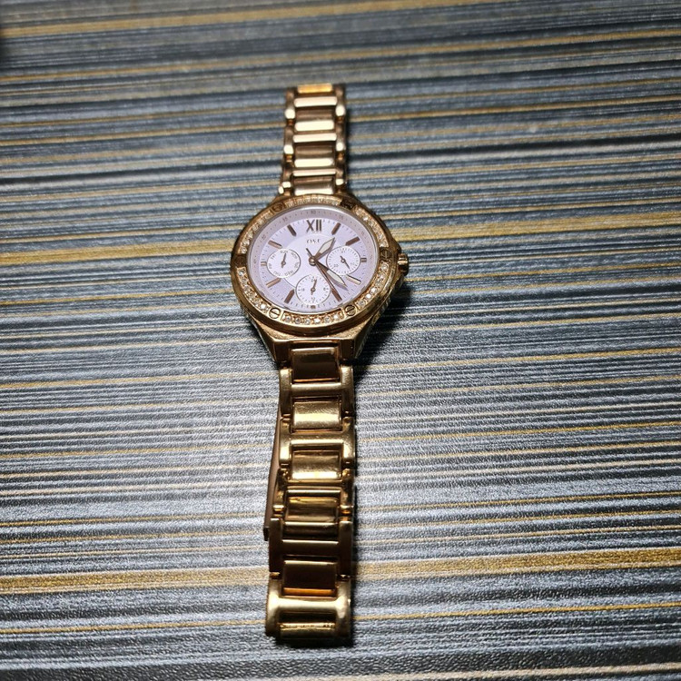 .S.T 로즈골드 여성 메탈 시계 깨끗해요--1