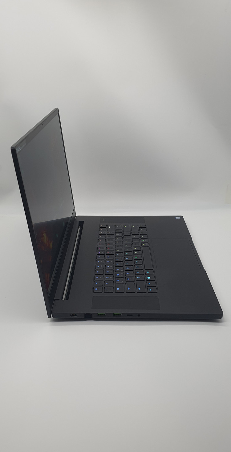 [최저가]레이저블레이드 17인치 게이밍노트북(i7-9th/2080/램32GB/SSD1TB)--2