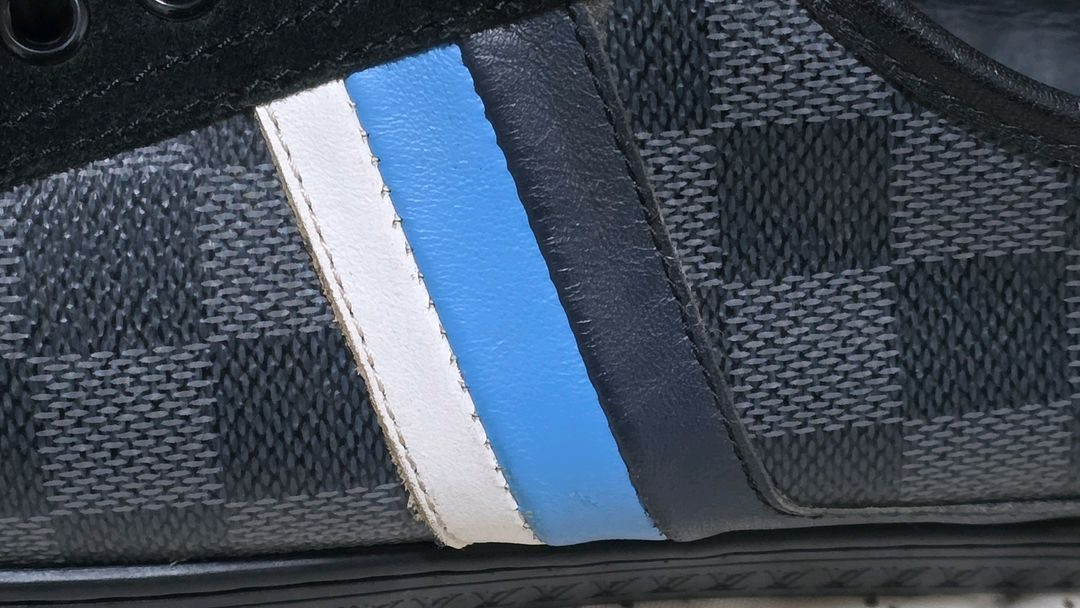 루이비통 남성스니커즈 다미에 그라피트 이미지