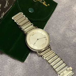 이스케이프먼트 타임 남성 실버 쿼츠시계